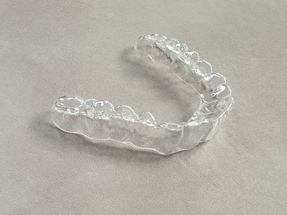 歯型をとって患者さま専用のマウスピースを製作