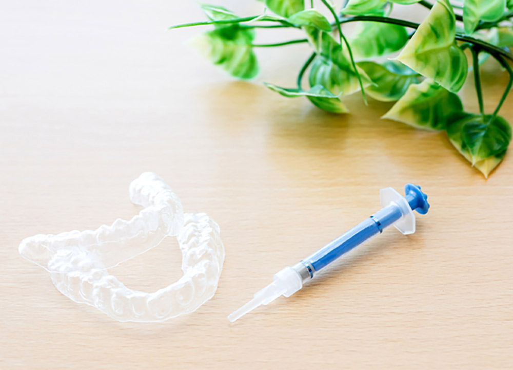 マウスピースに薬剤をつける